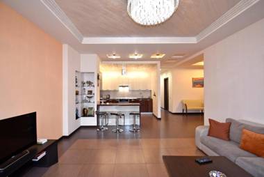 Northern Avenue 2 bedroom Modern Apartment With Balcony HH570