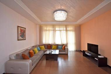 Northern Avenue 2 bedroom Modern Apartment With Balcony HH570