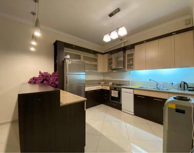 Northern Avenue 2 Bedroom Deluxe Apartment With Balcony HH666