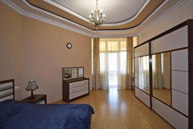 Northern Avenue 2 Bedroom Modern apartment With Open Balcony HH582