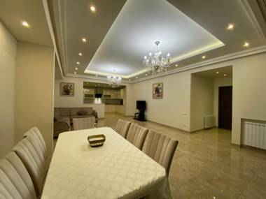 Teryan street 3 bedrooms Luxury and Unique apartment TT777