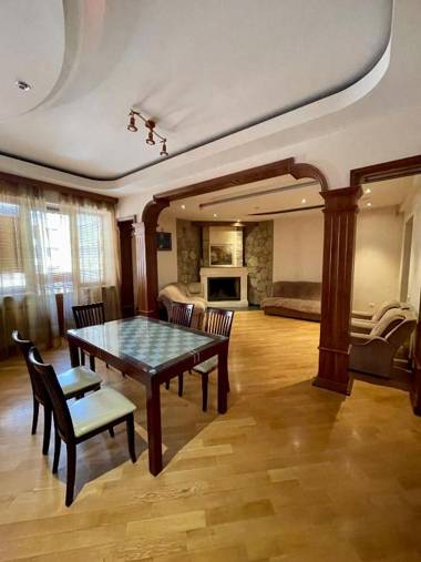 LUXURY VIP Apartment at Republic Square
