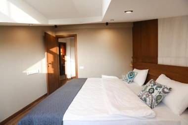 Exclusive Design - Heart of Cascade - Self Check-In