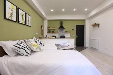 Green Rose Studio - Self Checkin - Garden - BBQ