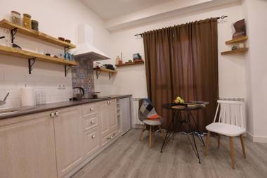 Blue Poppy - 1 BR - Self Checkin - Garden - BBQ