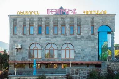 Syuniq Hotel