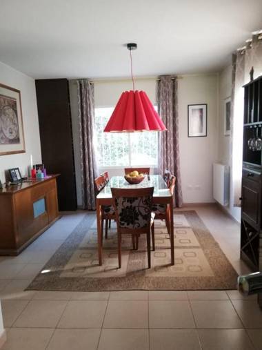 Casa con pileta entre bodegas y viñedos - Habitación con baño en suite