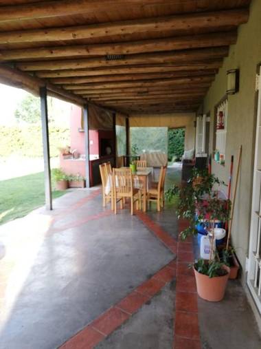Habitación doble con baño privado en Casa con pileta entre bodegas y viñedos