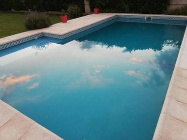 Habitación doble con baño privado en Casa con pileta entre bodegas y viñedos