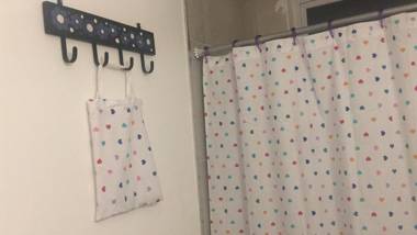 Casa moderna en el bosque y montaña