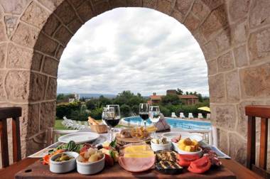 Pinares del Cerro Resort & Suites