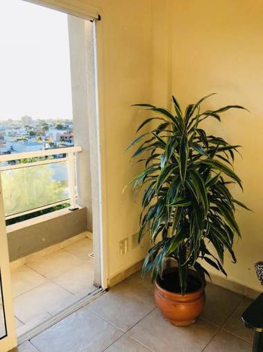 Hermoso apartamento a pasos de BV Pellegrini cochera!