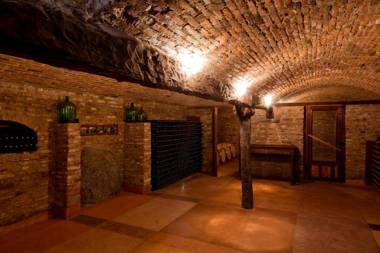 LAS JARILLAS Hostería & Bodega