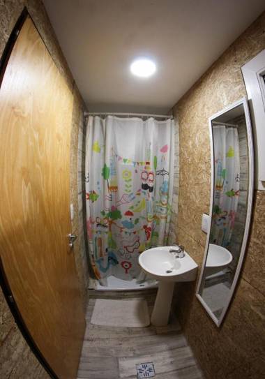 Moving Hostel Travel Bar