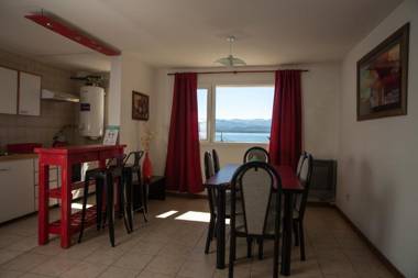 DEPARTAMENTO CÉNTRICO CON VISTA AL LAGO