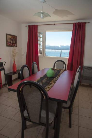 DEPARTAMENTO CÉNTRICO CON VISTA AL LAGO