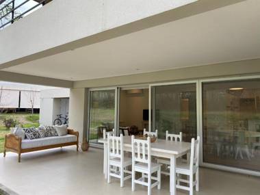 FANTASTICO DUPLEX CON JARDIN Y PISCINA!