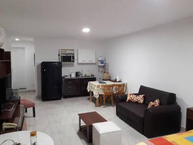 AMPLIO Y LUMINOSO DEPARTAMENTO CON COCHERA