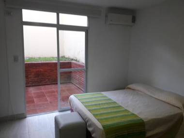 MONOAMBIENTE CON COCHERA Y PATIO