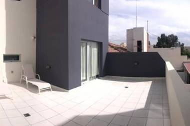 Amplio departamento moderno con excelente ubicación!