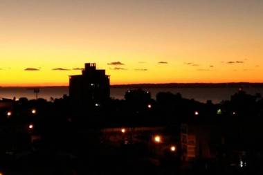 Departamento vista al rio 2 dormitorios dos baños. Amplio y moderno