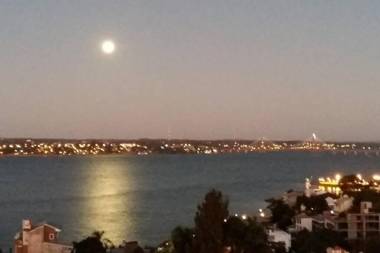 Departamento vista al rio 2 dormitorios dos baños. Amplio y moderno