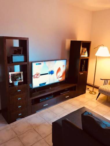 AMPLIO DEPARTAMENTO -EXCELENTE UBICACION- CON COCHERA