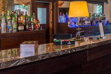 Xelena Hotel & Suites