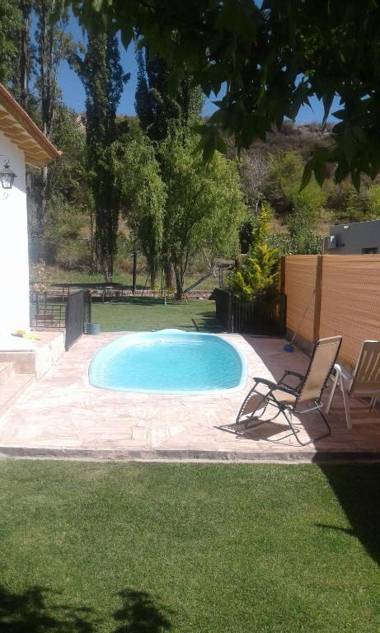 Casa con patio grande y pileta en barrio cerrado