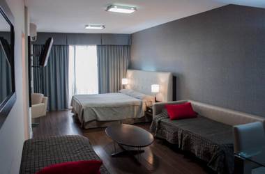 Ayres Recoleta Plaza