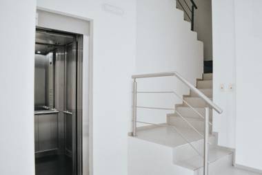 URUGUAY 27 - Cochera disponible a requerir