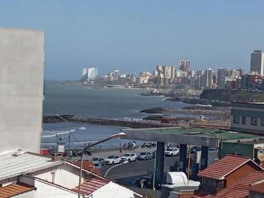 Depto amplio y luminoso a pocos metros del mar!!