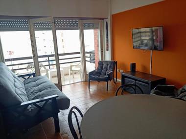 Depto amplio y luminoso a pocos metros del mar!!