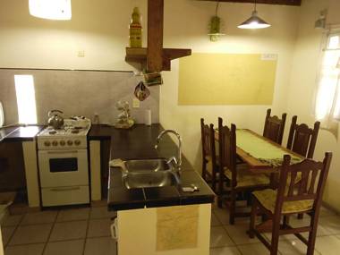 CASA A 6 CUADRAS PLAYA PUNTA MOGOTES P/6 PERS.