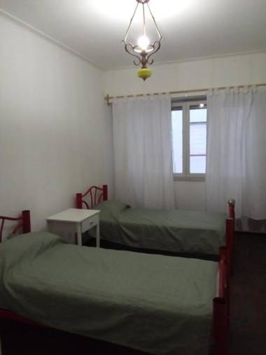 Depto. 3 AMBIENTES con balcón a la calle 2 cuadras de la playa