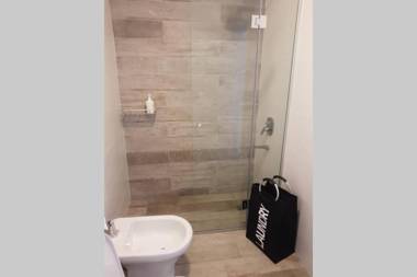 EXCELENTE y completisimo monoambiente con cochera