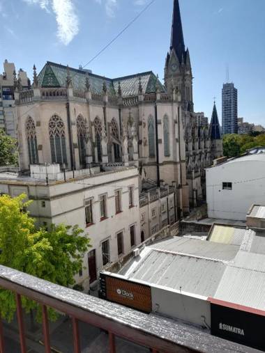 Hermoso ambiente frente a la Catedral excelente wifi