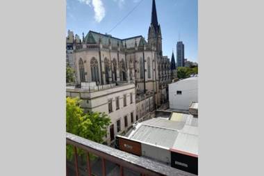 Hermoso ambiente frente a la Catedral excelente wifi