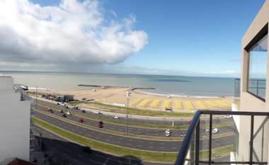 Frente al mar charlone