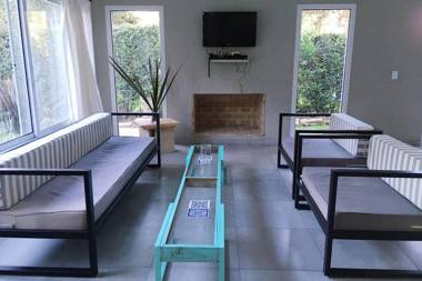 Divina casa con parque pileta en mini barrio cerrado.