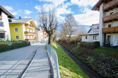 Finest Villa Zell am See by All in One Apartments
