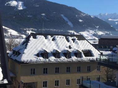 Penthouse Apartment Zell am See with lake and mountain view