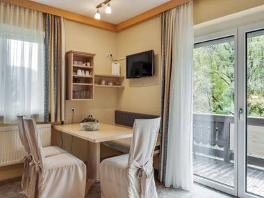 Charming Apartment in Zell am See with Mountain Views