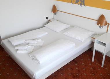 Lenas West Hotel
