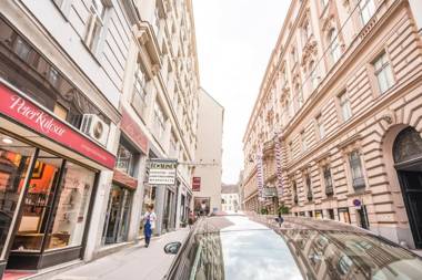 Moulin Rouge Suite by ichbucheAT