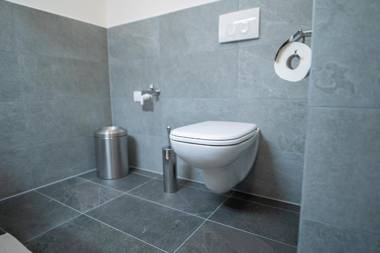 Jimmy's Apartments Emerald