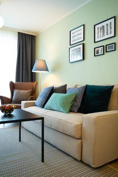 Jimmy's Apartments Emerald