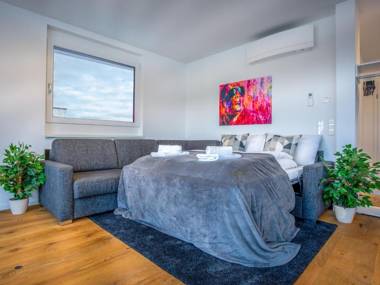 Mark's Penthouse Apartments managed by SKY9 Apartments