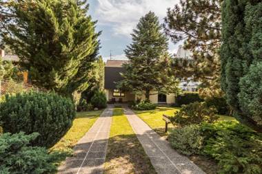Yes it is RETRO - Big Villa with Indoor Pool by ichbucheAT