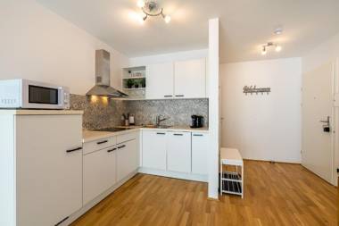 Vienna City and SPA - Modern Apartments next to Therme Wien & 15 Minutes to the City Center